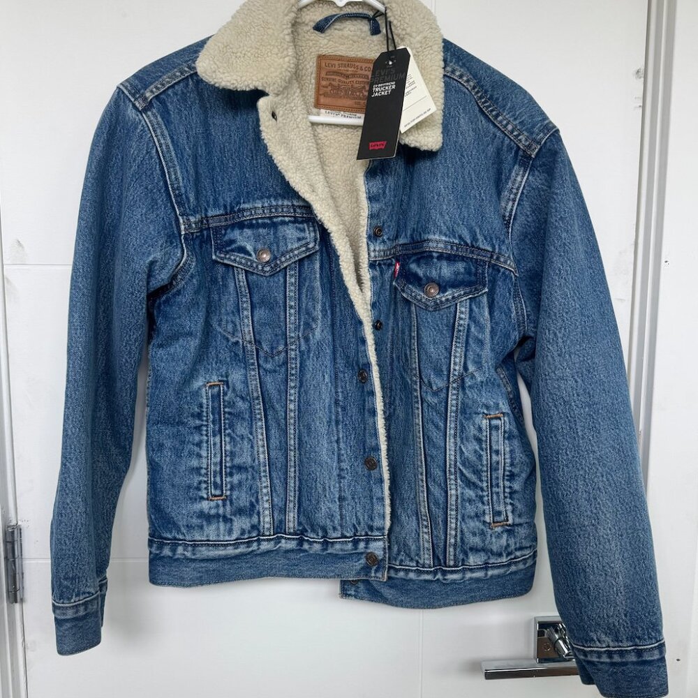 NWT Levi's Premium Ex-Boyfriend Trucker Jacket w/ Sherpa Lining Size Small
